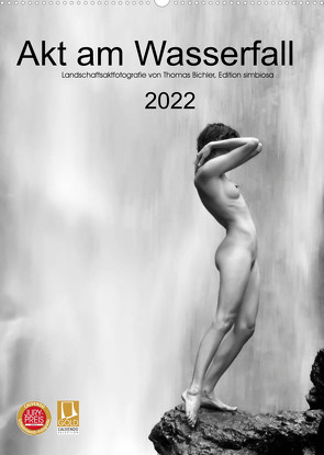 Akt am Wasserfall (Wandkalender 2022 DIN A2 hoch) von Bichler,  Thomas