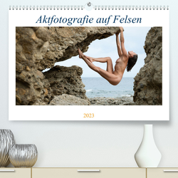 Aktfotografie auf Felsen (Premium, hochwertiger DIN A2 Wandkalender 2023, Kunstdruck in Hochglanz) von Geiser,  Judith