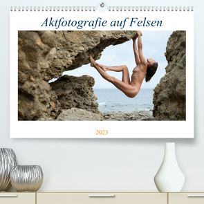 Aktfotografie auf Felsen (Premium, hochwertiger DIN A2 Wandkalender 2023, Kunstdruck in Hochglanz) von Geiser,  Judith