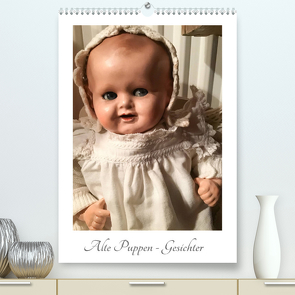 Alte Puppen – Gesichter (Premium, hochwertiger DIN A2 Wandkalender 2023, Kunstdruck in Hochglanz) von WEIBKIWI