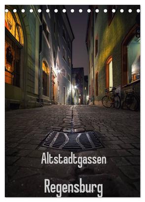 Altstadtgassen Regensburg (Tischkalender 2024 DIN A5 hoch), CALVENDO Monatskalender von Ringer,  Christian