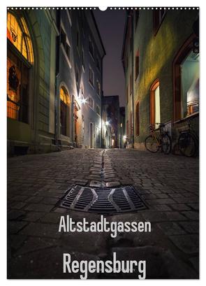 Altstadtgassen Regensburg (Wandkalender 2024 DIN A2 hoch), CALVENDO Monatskalender von Ringer,  Christian
