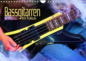 Bassgitarren im Fokus (Wandkalender 2022 DIN A4 quer) von Utz,  Renate