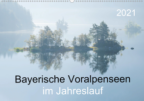 Bayerische Voralpenseen im Jahreslauf (Wandkalender 2021 DIN A2 quer) von Maier,  Norbert