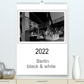Berlin black & white (Premium, hochwertiger DIN A2 Wandkalender 2022, Kunstdruck in Hochglanz) von Schwendler,  Manfred