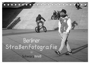 Berliner Straßenfotografie / Geburtstagskalender (Tischkalender 2024 DIN A5 quer), CALVENDO Monatskalender von Drews,  Marianne