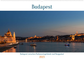 Budapest: zwischen Parlamentsgebäude und Burgpalast (Wandkalender 2023 DIN A2 quer) von Heber,  Michael
