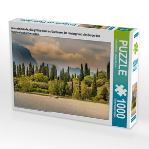 CALVENDO Puzzle Isola del Garda, die größte Insel im Gardasee. Im Hintergrund die Berge des Nationalparks Bresciano. 1000 Teile Lege-Größe 64 x 48 cm Foto-Puzzle Bild von Ulrich Männel studio-fifty-five