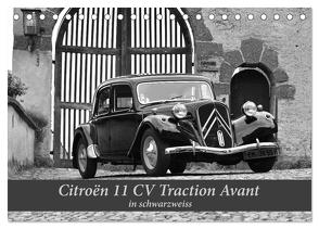 Citroën 11 CV Traction Avant in schwarzweiss (Tischkalender 2024 DIN A5 quer), CALVENDO Monatskalender von Laue,  Ingo