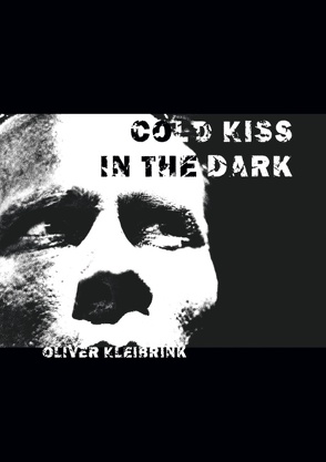 Cold Kiss in the Dark von cheezze e.V.,  Manufaktur für zeitgenössische Fotografie, Kleibrink,  Oliver