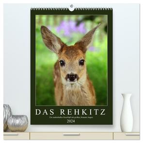 Das Rehkitz, ein zauberhaftes Geschöpf mit großen, braunen Augen (hochwertiger Premium Wandkalender 2024 DIN A2 hoch), Kunstdruck in Hochglanz von Löwer,  Sabine