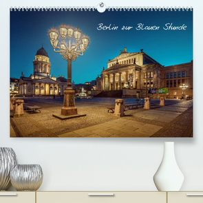 Die Blaue Stunde in Berlin (Premium, hochwertiger DIN A2 Wandkalender 2023, Kunstdruck in Hochglanz) von Berlin,  Fotoatelier