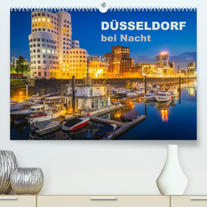 Düsseldorf bei Nacht (Premium, hochwertiger DIN A2 Wandkalender 2022, Kunstdruck in Hochglanz) von Abel,  Roland