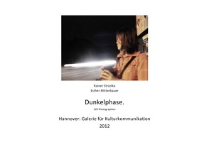 Dunkelphase – 329 Photographien von Mitterbauer,  Esther, Strzolka,  Rainer
