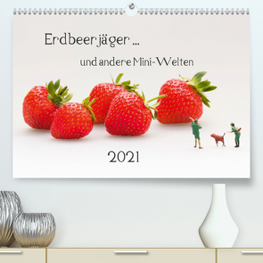 Erdbeerjäger … und andere Mini-Welten (Premium, hochwertiger DIN A2 Wandkalender 2021, Kunstdruck in Hochglanz) von Bogumil,  Michael