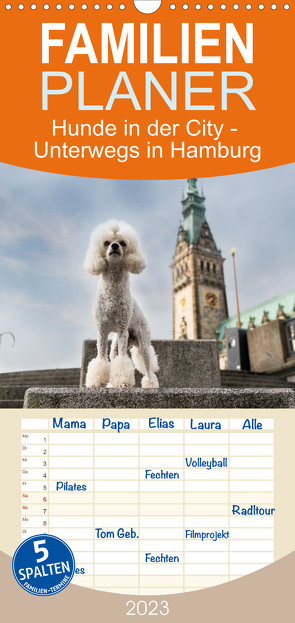 Familienplaner Hunde in der City – Unterwegs in Hamburg (Wandkalender 2023 , 21 cm x 45 cm, hoch) von Teßen,  Sonja