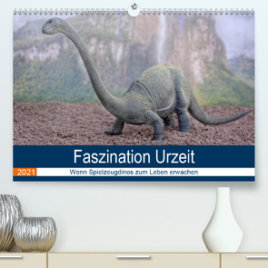 Faszination Urzeit – wenn Spielzeugdinos zum Leben erwachen (Premium, hochwertiger DIN A2 Wandkalender 2021, Kunstdruck in Hochglanz) von Bartruff,  Thomas