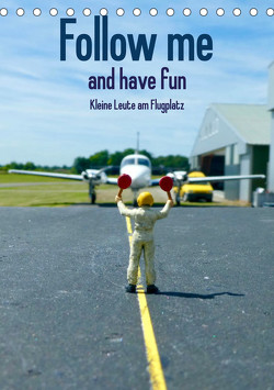 Follow me and have fun – kleine Leute am Flugplatz (Tischkalender 2023 DIN A5 hoch) von Kunst-Fliegerin