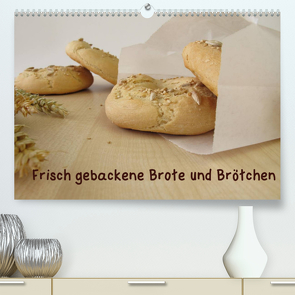 Frisch gebackene Brote und Brötchen (Premium, hochwertiger DIN A2 Wandkalender 2022, Kunstdruck in Hochglanz) von Rau,  Heike