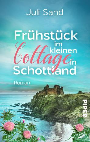 Frühstück im kleinen Cottage in Schottland von Sand,  Juli