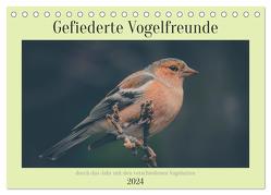 Gefiederte Vogelfreunde (Tischkalender 2024 DIN A5 quer), CALVENDO Monatskalender von Sperber,  Simone