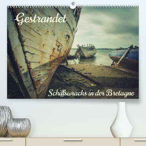 Gestrandet – Schiffswracks in der Bretagne (Premium, hochwertiger DIN A2 Wandkalender 2023, Kunstdruck in Hochglanz) von in decay,  Lost