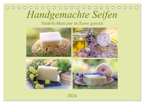 Handgemachte Seifen – Natürlichkeit in Szene gesetzt (Tischkalender 2024 DIN A5 quer), CALVENDO Monatskalender von Riedel,  Tanja