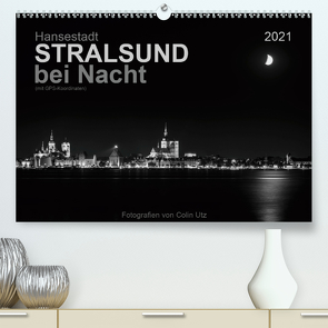 Hansestadt Stralsund bei Nacht (mit GPS-Koordinaten) (Premium, hochwertiger DIN A2 Wandkalender 2021, Kunstdruck in Hochglanz) von Utz,  Colin