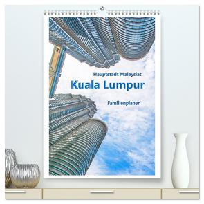 Hauptstadt Malaysias – Kuala Lumpur – Familienplaner (hochwertiger Premium Wandkalender 2024 DIN A2 hoch), Kunstdruck in Hochglanz von Schwarze,  Nina