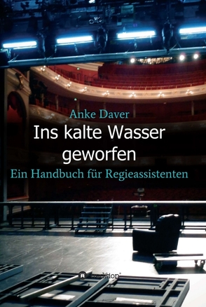 Ins kalte Wasser geworfen von Autor: Hans-Jürgen Engler,  Foto, Daver,  Anke, Opernchor Theater Trier: Marco Piecuch,  Foto, Umschlag (Staatstheater Nürnberg,  Opernhaus) und sonstige Bilder und Grafiken: Anke Daver,  Foto