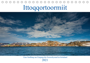 Ittoqqortoormiit – Eine Siedlung am Eingang des Scoresbysund in Grönland (Tischkalender 2021 DIN A5 quer) von Hagen,  Mario