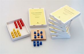 Kieler Zahlenbilder. Zahlenraum 1-20. Steckbrett mit 30 farbigen Steckern. 8er-Pack von Rosenkranz,  Christel