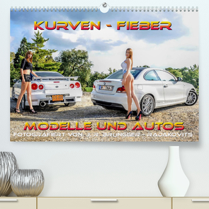 Kurven – Fieber – Modelle und Autos (Premium, hochwertiger DIN A2 Wandkalender 2023, Kunstdruck in Hochglanz) von R. Brüngger,  Jimmi