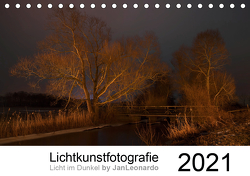 Lichtkunstfotografie – Licht im Dunkel by JanLeonardo (Tischkalender 2021 DIN A5 quer) von Wöllert,  JanLeonardo