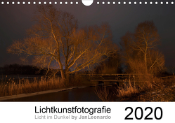 Lichtkunstfotografie – Licht im Dunkel by JanLeonardo (Wandkalender 2020 DIN A4 quer) von Wöllert,  JanLeonardo