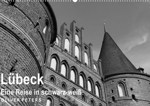 Lübeck – Eine Reise in schwarz-weiß – Oliver Peters (Wandkalender 2022 DIN A2 quer) von Peters,  Oliver