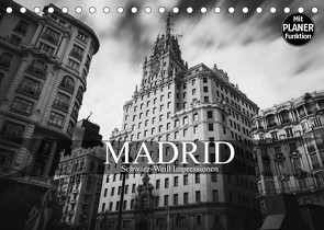 Madrid – Schwarz-Weiß Impressionen (Tischkalender 2023 DIN A5 quer) von Meutzner,  Dirk