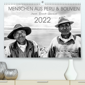 Menschen aus Peru und Bolivien (Premium, hochwertiger DIN A2 Wandkalender 2022, Kunstdruck in Hochglanz) von Ricardo González Photography,  Daniel