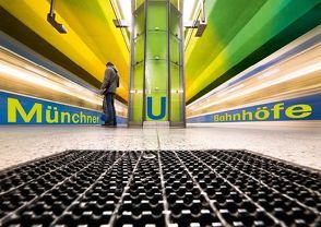 Münchner U-Bahnhöfe (Posterbuch DIN A2 quer) von Becke,  Herbert