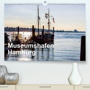 Museumshafen Hamburg – die Perspektive (Premium, hochwertiger DIN A2 Wandkalender 2023, Kunstdruck in Hochglanz) von Kaum,  Eberhard