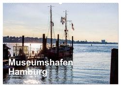 Museumshafen Hamburg – die Perspektive (Wandkalender 2024 DIN A2 quer), CALVENDO Monatskalender von Kaum,  Eberhard