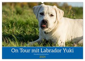 On Tour mit Labrador Yuki (Wandkalender 2024 DIN A2 quer), CALVENDO Monatskalender von K. Fotografie,  Jana