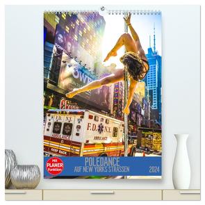 Poledance auf New Yorks Straßen (hochwertiger Premium Wandkalender 2024 DIN A2 hoch), Kunstdruck in Hochglanz von Meutzner,  Dirk