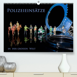 Polizeieinsätze, in der großen Welt (Premium, hochwertiger DIN A2 Wandkalender 2023, Kunstdruck in Hochglanz) von Rochow,  Holger