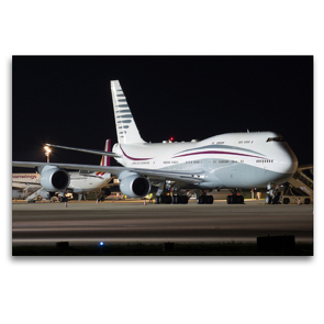 Premium Textil-Leinwand 120 x 80 cm Quer-Format B747-8 der Qatar Amiri Flight A7-HBJ nach der Landung aus Doha | Wandbild, HD-Bild auf Keilrahmen, Fertigbild auf hochwertigem Vlies, Leinwanddruck von Rainer Spoddig