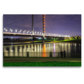 Premium Textil-Leinwand 120 x 80 cm Quer-Format Düsseldorf Rheinkniebrücke bei Nacht | Wandbild, HD-Bild auf Keilrahmen, Fertigbild auf hochwertigem Vlies, Leinwanddruck von Alexander Gründel