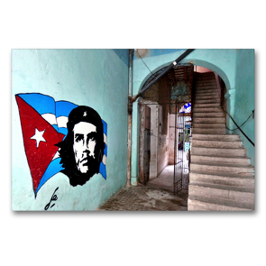 Premium Textil-Leinwand 90 x 60 cm Quer-Format Hauseingang in Havanna mit der Flagge Kubas und dem Bildnis Che Guevaras | Wandbild, HD-Bild auf Keilrahmen, Fertigbild auf hochwertigem Vlies, Leinwanddruck von Henning von Löwis of Menar