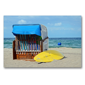 Premium Textil-Leinwand 90 x 60 cm Quer-Format Strandkorb und gelbes Surfbrett am Strand | Wandbild, HD-Bild auf Keilrahmen, Fertigbild auf hochwertigem Vlies, Leinwanddruck von Sarnade