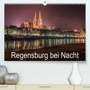 Regensburg bei Nacht (Premium, hochwertiger DIN A2 Wandkalender 2023, Kunstdruck in Hochglanz) von StGrafix