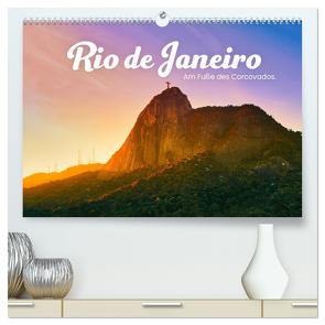 Rio de Janeiro – Am Fuße des Corcovados. (hochwertiger Premium Wandkalender 2024 DIN A2 quer), Kunstdruck in Hochglanz von SF,  SF